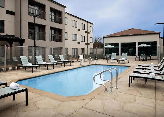 Courtyard By Marriott Waco Hotel