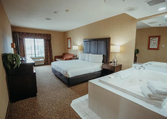 Pewaukee Hotels