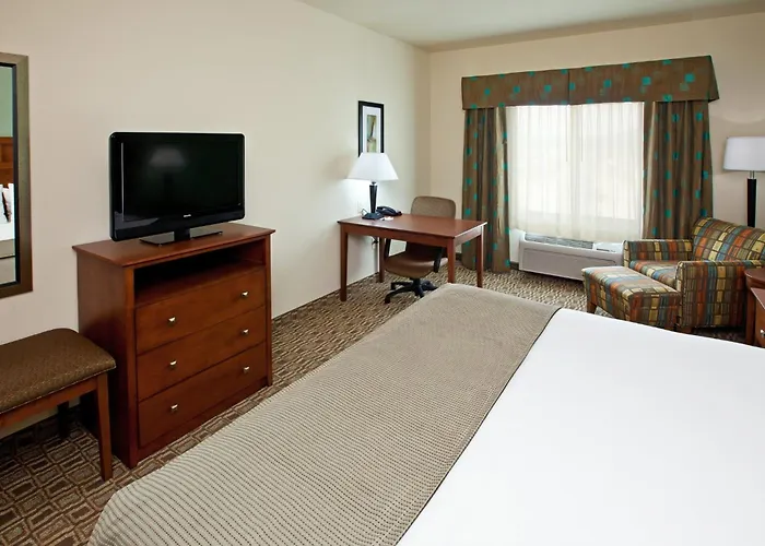 Holiday Inn Express & Suites Ripley By Ihg