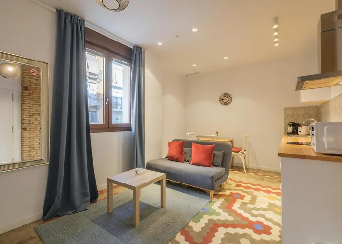 Apt With Antique Floor & Lots Of Sun Light Valência