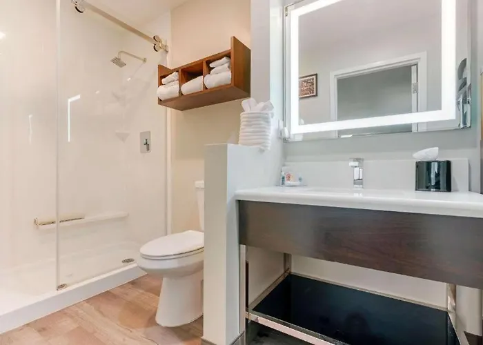 Antioch Hotels