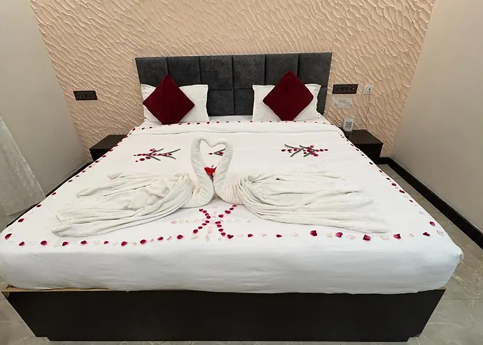 Hardoi Hotels