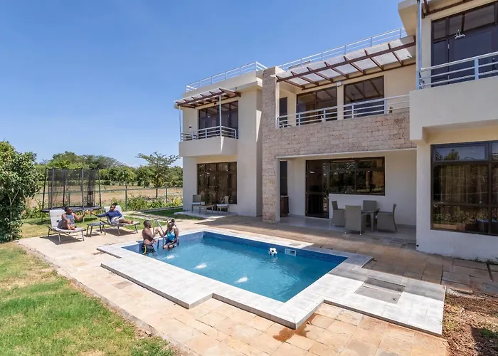 Osotua Villa 18 Home Hotel Nanyuki 7 Bedrooms 14 Guests