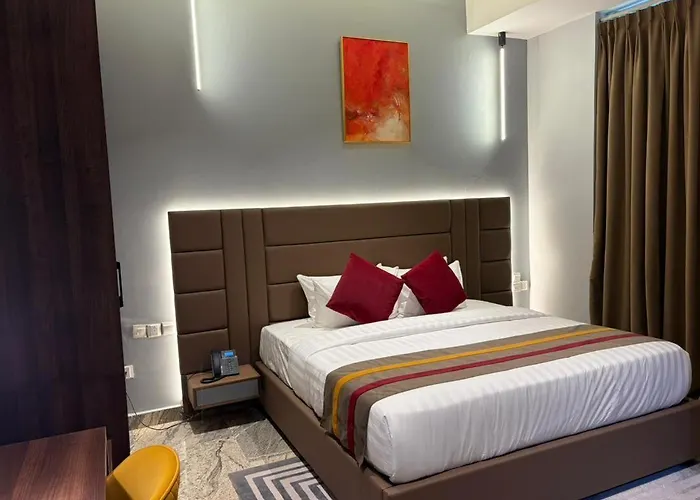 Raynez Resort