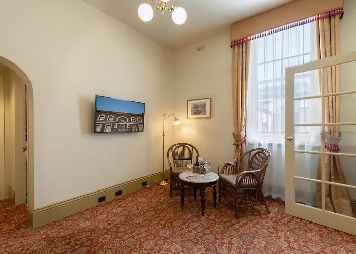 Hadley'S Orient Hotel