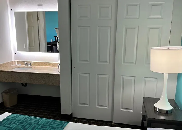 Howard Johnson By Wyndham St. George Hotel & Suites