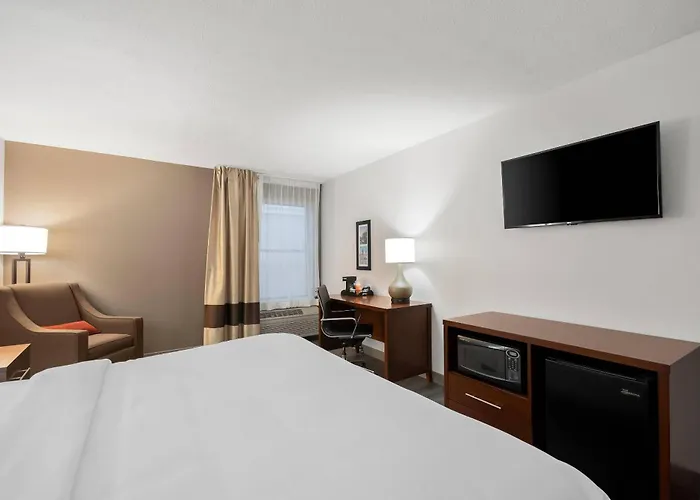 Comfort Inn & Suites Cincinnati Eastgate