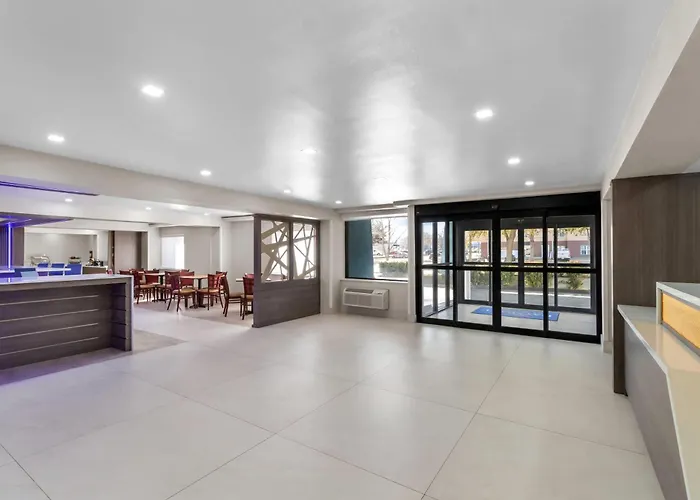 Baymont By Wyndham Arlington At Six Flags Dr Hotel