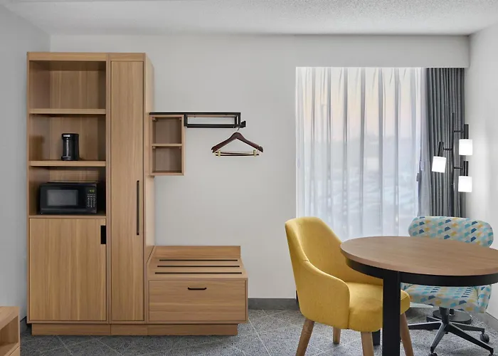 Carol Stream Hotels