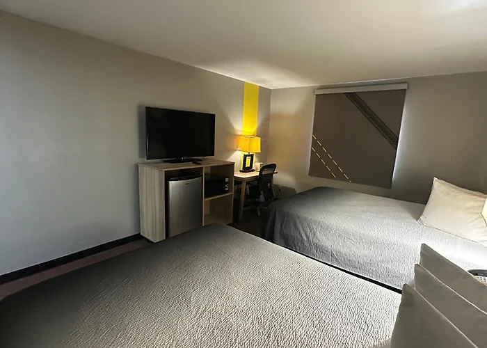 Super 8 By Wyndham Fort Scott