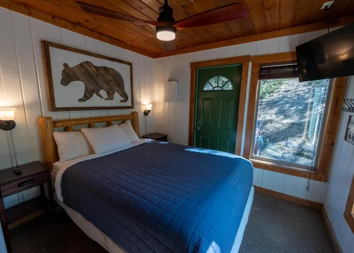 Shaver Lake Village Hotel