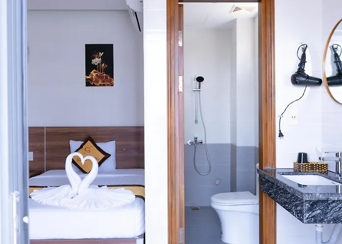 Hotels in Dong Hoi