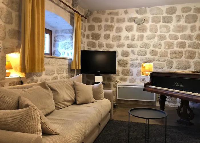 Prcanj Hotels