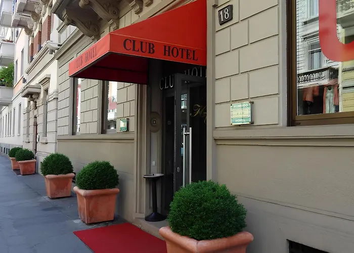 Club Hotel
