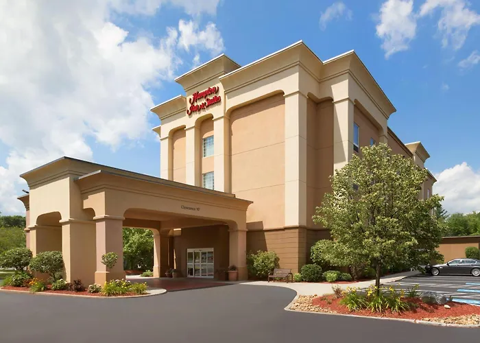 Hampton Inn & Suites Greenfield