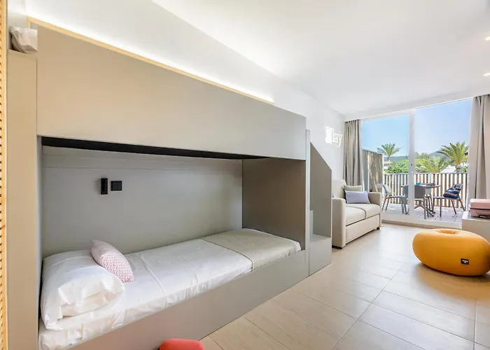 Hotels in Cala Tarida (Ibiza)