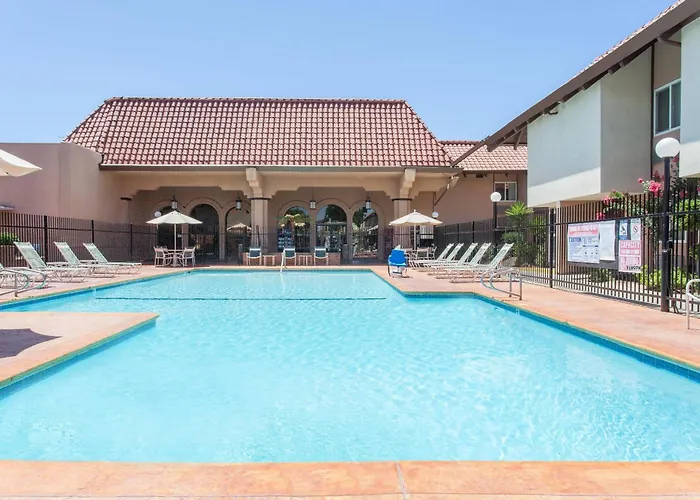 Ramada By Wyndham Fresno North