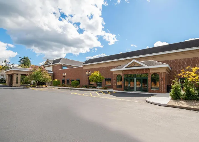 East Aurora Hotels