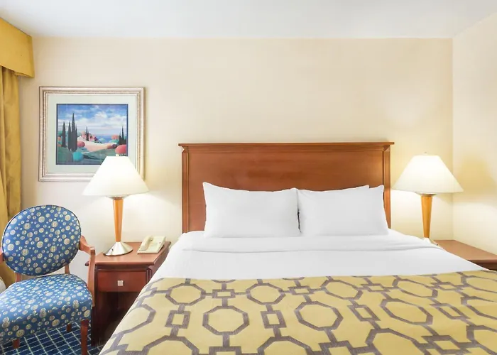Baymont By Wyndham Flagstaff Hotel