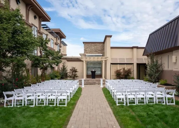 Eden Resort And Suites, BW Premier Collection Rohrerstown