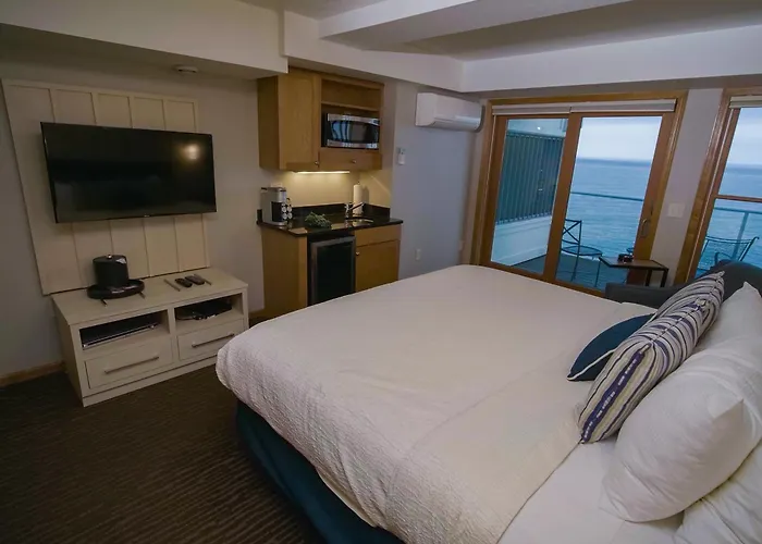 Beacon Pointe On Lake Superior