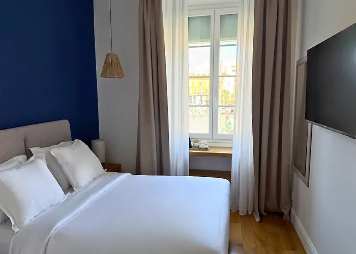Hotel De La Mer