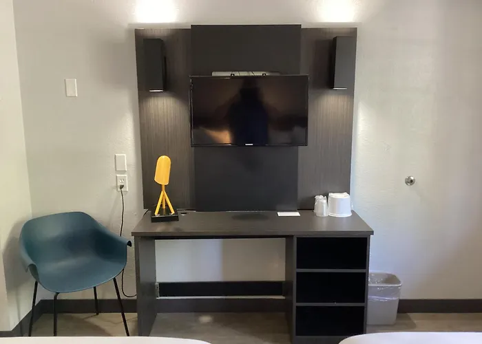 San Dimas Hotels