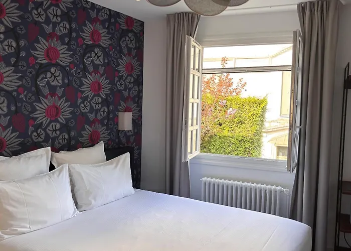 Chinon Hotels
