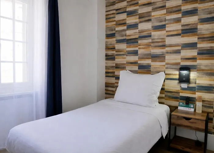 Hotel La Porte Saint Pierre-Logis Hotel Intra Muros Renove En 2026