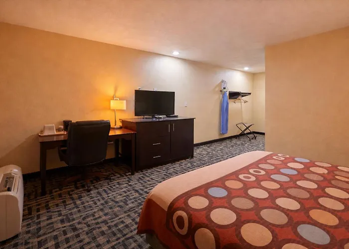 Super 8 By Wyndham Pasadena Hotel