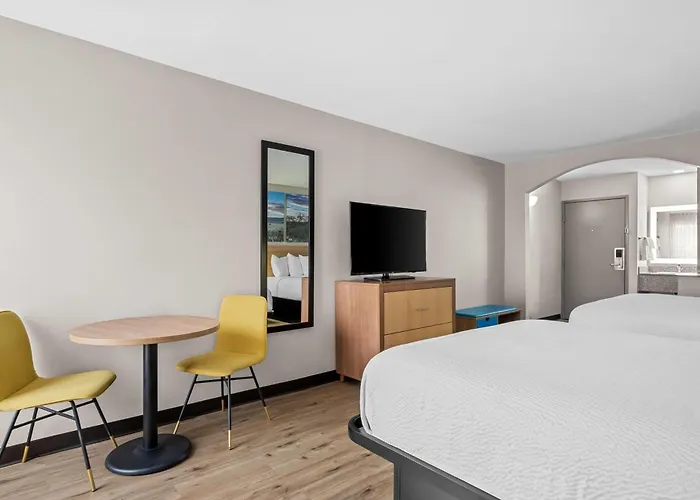 Days Inn By Wyndham Dallas Plano