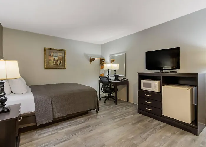 Econo Lodge Inn & Suites Yankton