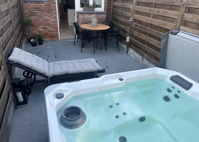 Holiday House With Private Jaccuzi - Leuven City Center
