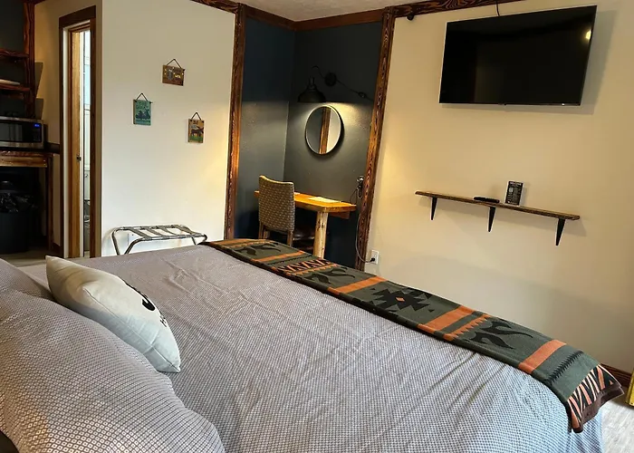 Kettle Falls Hotels