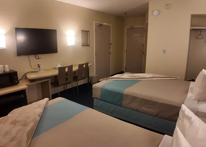 Claresholm Hotels