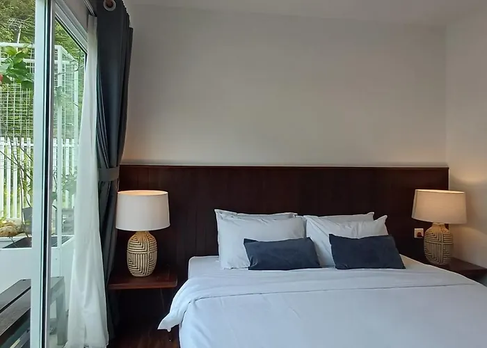 Sling & Stone Mountain Suites - Heritage House