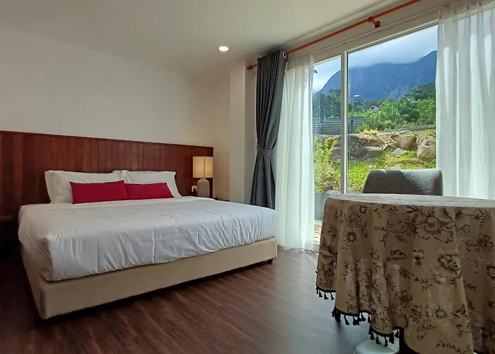 Sling & Stone Mountain Suites - Heritage House