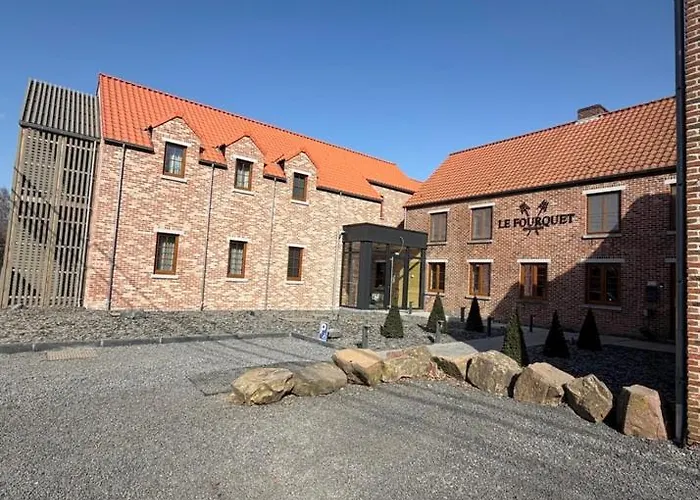 Hotels in Dour