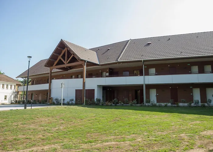 Hôtels à Saint-Quentin-en-Tourmont
