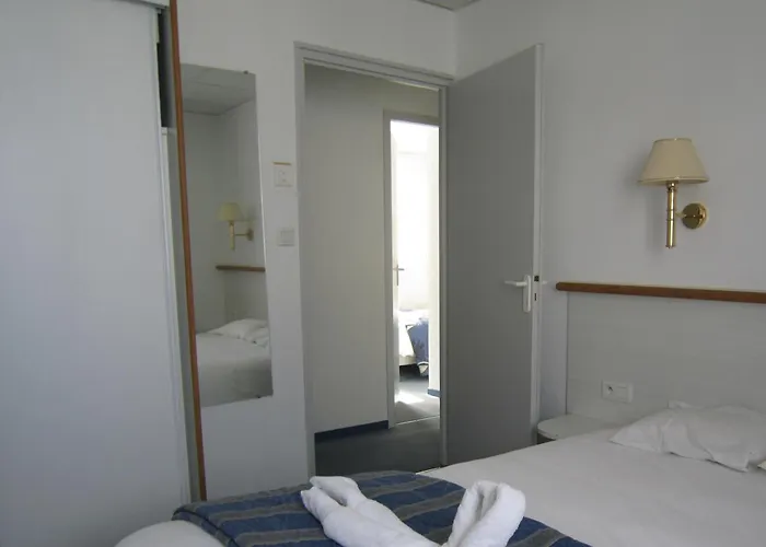 Hotel De La Mer
