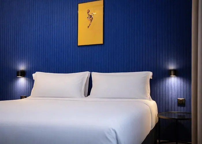 Clapclap Hotel, Food & Bar