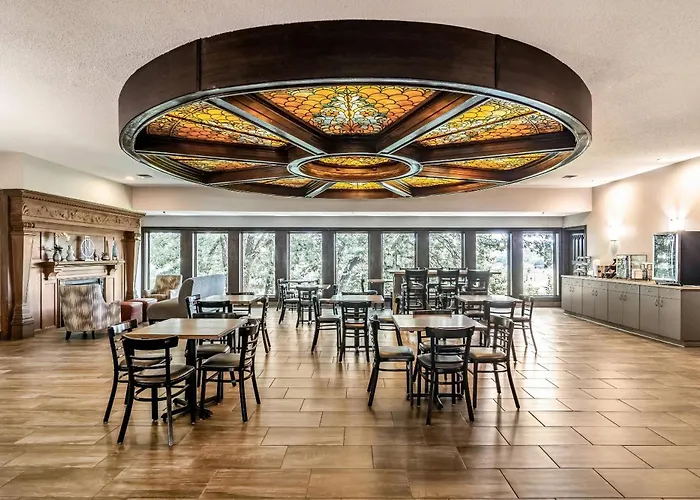 Riverview Inn & Suites, An Ascend Collection Hotel Rockford