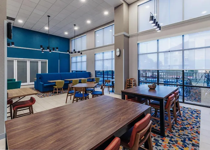 Tomball Hotels