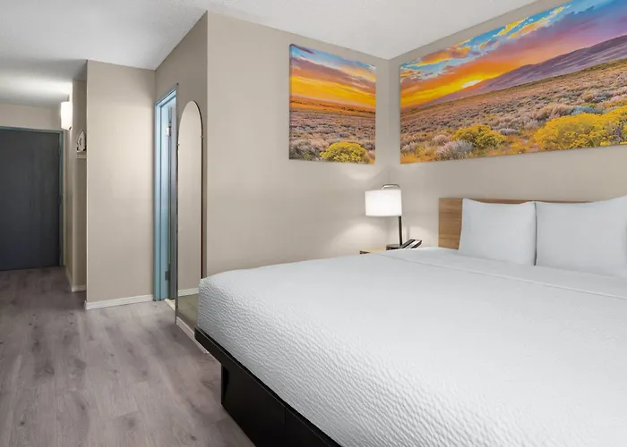 Days Inn & Suites By Wyndham Airport Albuquerque