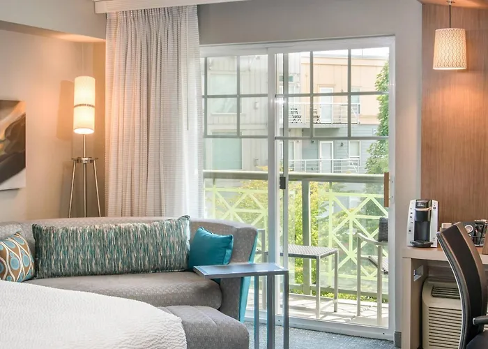 Courtyard By Marriott Portland North Hotel