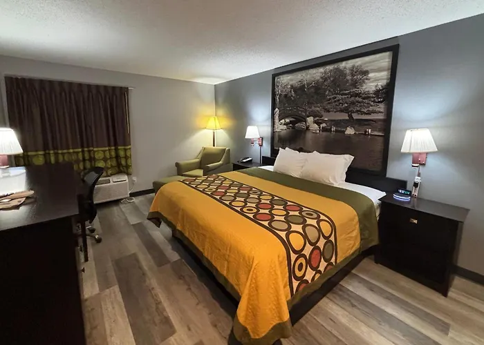 Chenoa Hotels