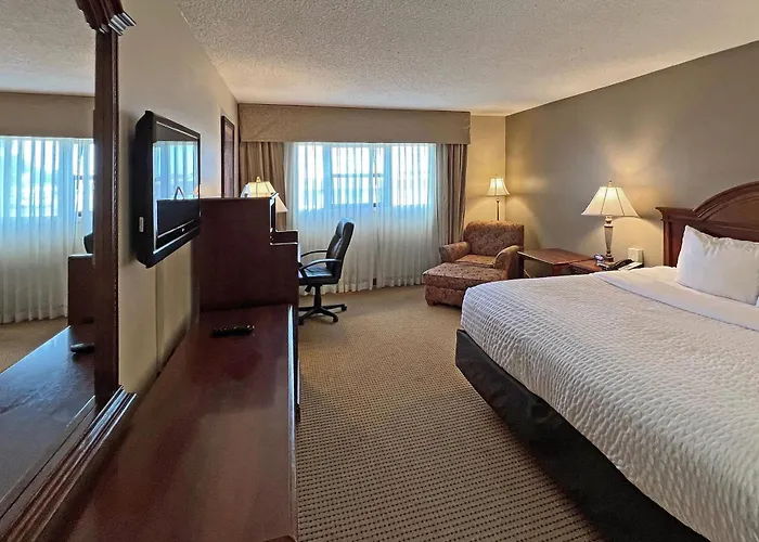 Clarion Inn Garden City