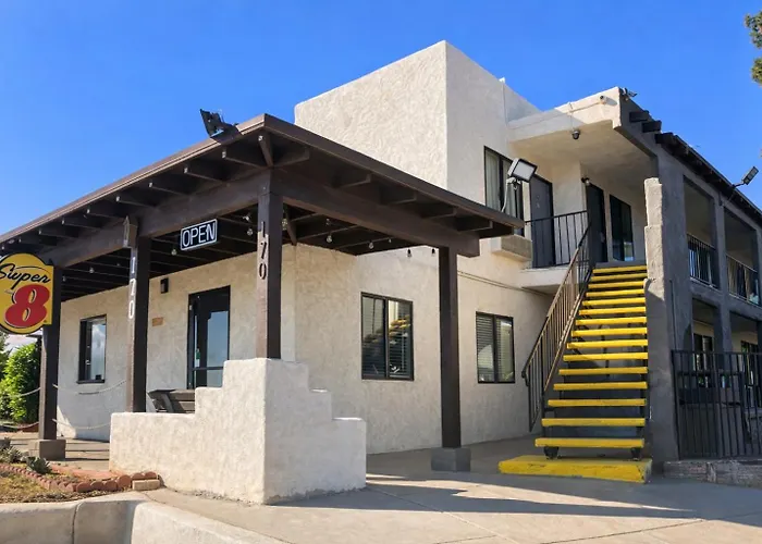 Super 8 By Wyndham Barstow Hotel