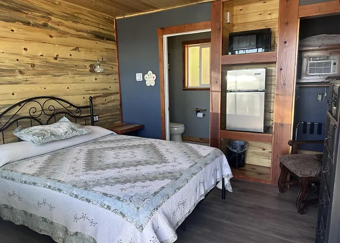 Sugarloaf Mountain Motel