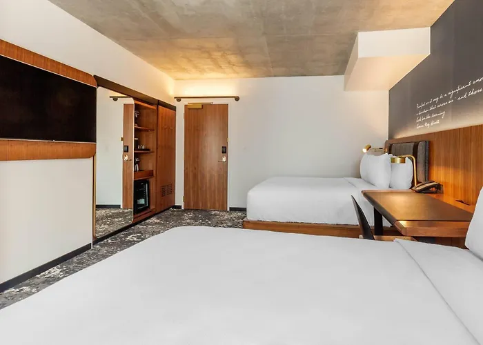 Cambria Hotel Boston Downtown - Seaport